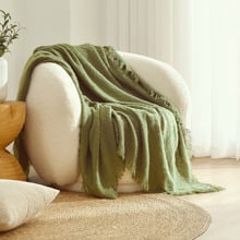 Leonor Boucle Throw